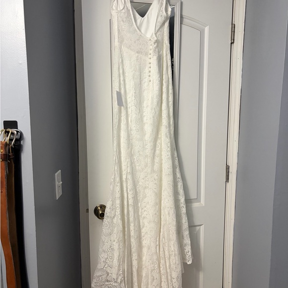 Lulu's White Lace Scoop-Back Bridal Gown - Picture 4 of 6